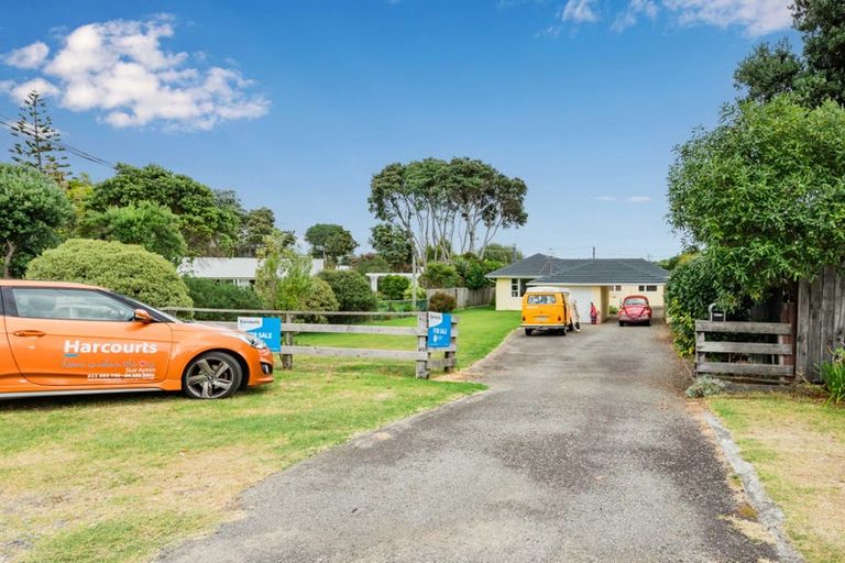 Photo of property in 22 Hohiria Street, Waikanae Beach, Waikanae, 5036