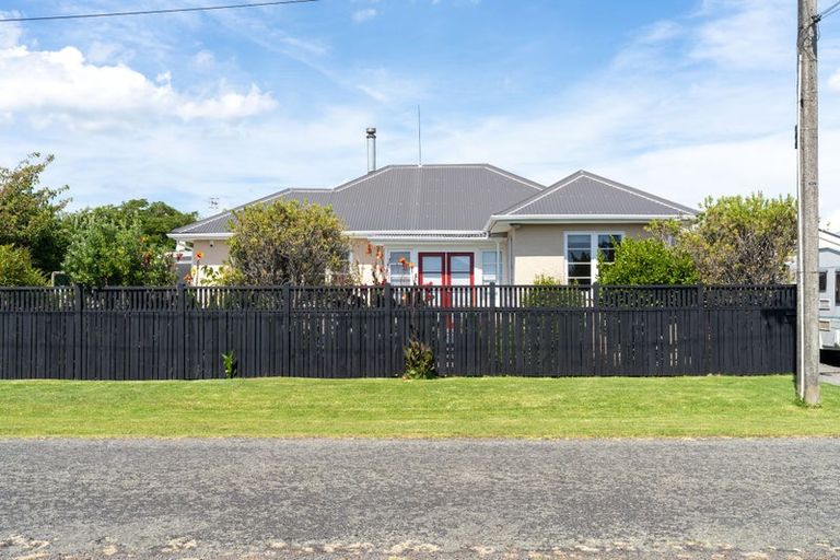 Photo of property in 1 Huia Street, Foxton Beach, Foxton, 4815