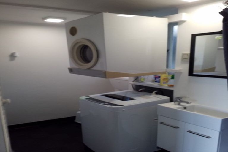 Photo of property in Churchill Flats, 213 The Terrace, Wellington Central, Wellington, 6011