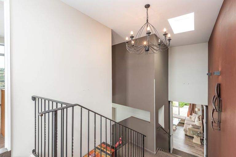 Photo of property in 2 Redcliffs View Lane, Redcliffs, Christchurch, 8081