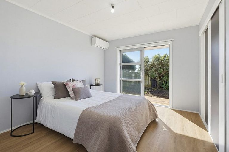Photo of property in 128 Pikarere Street, Titahi Bay, Porirua, 5022