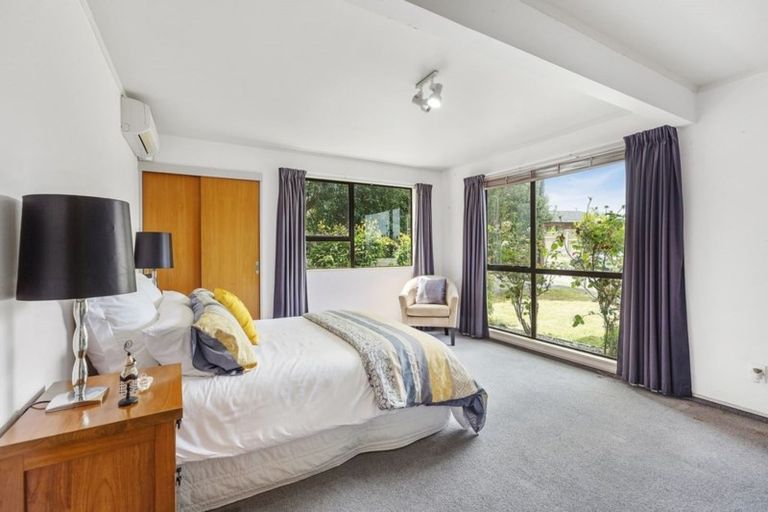 Photo of property in 18 Ordley Grove, Tawa, Wellington, 5028