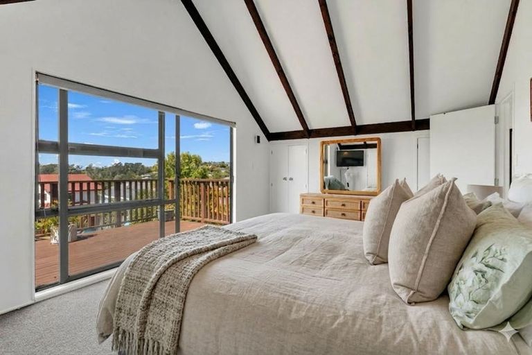 Photo of property in 1/4 Ceramco Place, Torbay, Auckland, 0630
