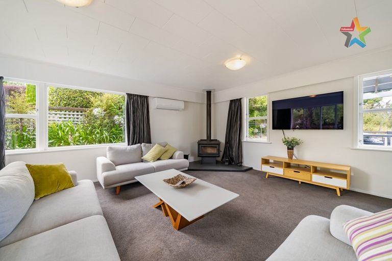 Photo of property in 19 Timaru Grove, Kelson, Lower Hutt, 5010