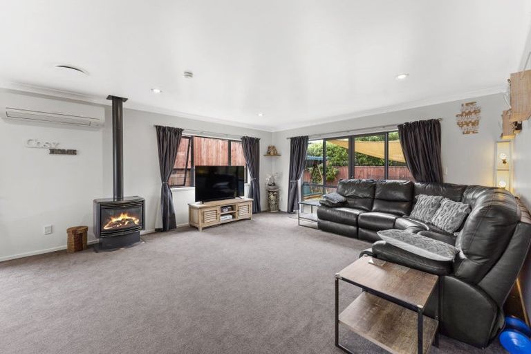 Photo of property in 5 Ronald Scott Grove, Riverstone Terraces, Upper Hutt, 5018