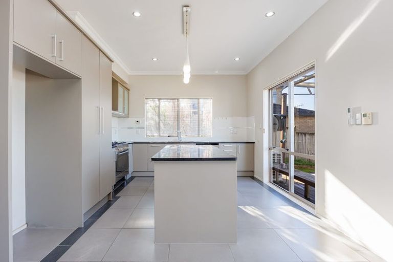 Photo of property in 11 Tekapo Rise, Fairview Heights, Auckland, 0632