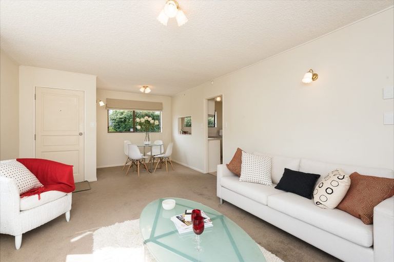 Photo of property in 27 Parkvale Road, Karori, Wellington, 6012