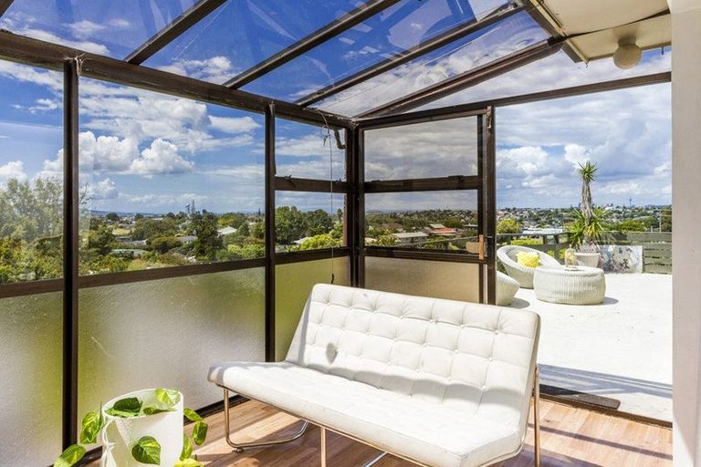 Photo of property in 70 Chivalry Road, Glenfield, Auckland, 0629