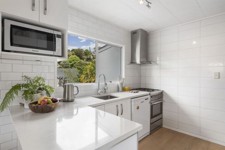 Photo of property in 100 Spinella Drive, Bayview, Auckland, 0629