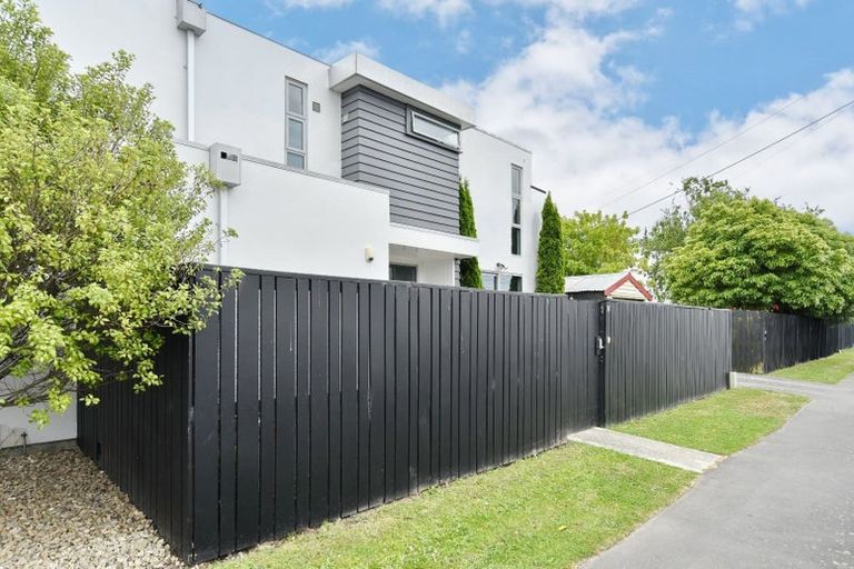 Photo of property in 547 Barbadoes Street, Edgeware, Christchurch, 8013