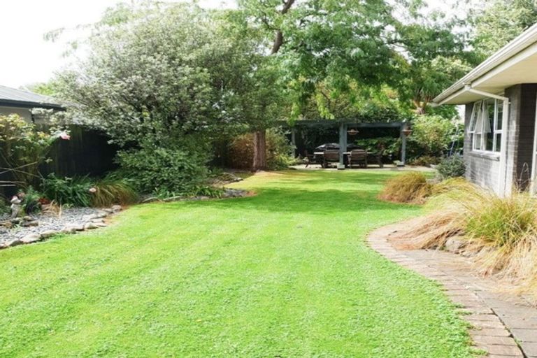 Photo of property in 17 Coates Place, Rangiora, 7400