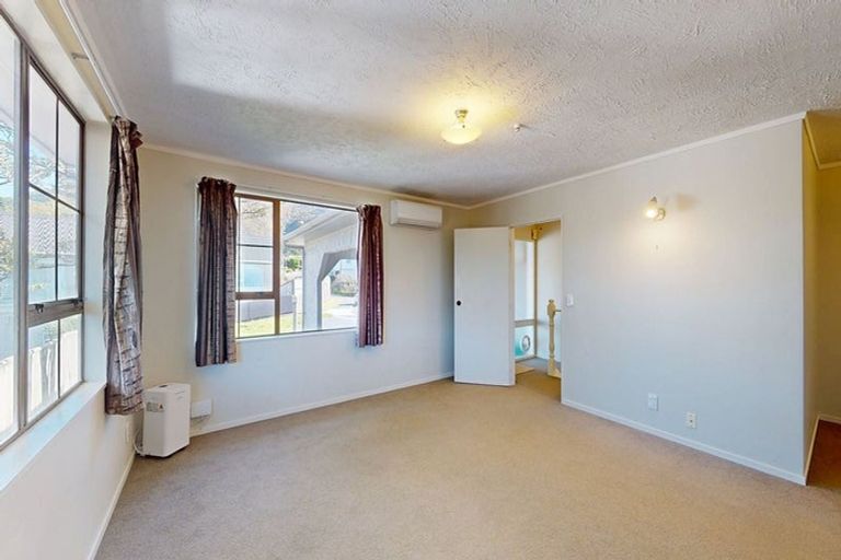 Photo of property in 67b Thurleigh Grove, Karori, Wellington, 6012