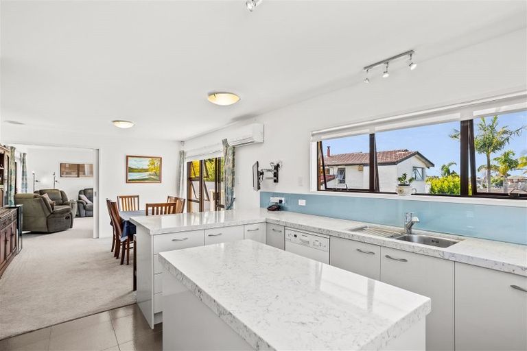 Photo of property in 10 Tatyana Place, Massey, Auckland, 0614