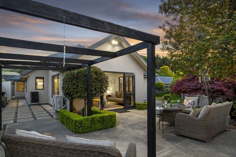 Photo of property in 9 Oakview Lane, Cashmere, Christchurch, 8022