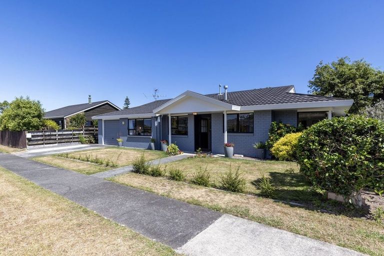 Photo of property in 2 Kanawa Street, Waikanae, 5036