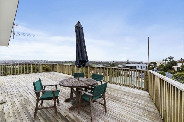 Photo of property in 1/15 Gwenand Place, Botany Downs, Auckland, 2010