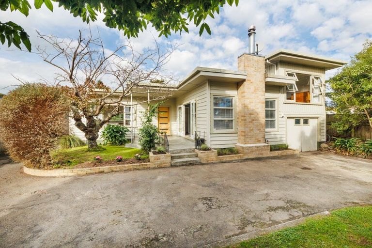 Photo of property in 17 Manawatu Street, Hokowhitu, Palmerston North, 4410