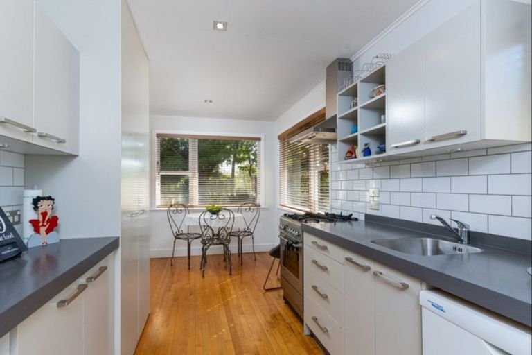 Photo of property in 70 Cologne Street, Martinborough, 5711