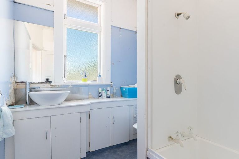 Photo of property in 18 Kilbirnie Crescent, Kilbirnie, Wellington, 6022