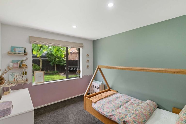 Photo of property in 33 Broadhaven Avenue, Parklands, Christchurch, 8083