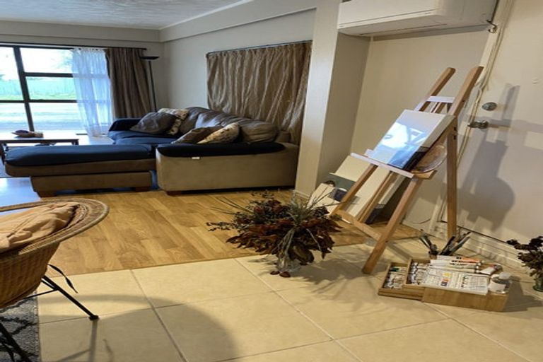 Photo of property in 5 Yarra Place, Botany Downs, Auckland, 2010