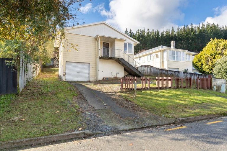Photo of property in 3 Ngaturi Grove, Wainuiomata, Lower Hutt, 5014