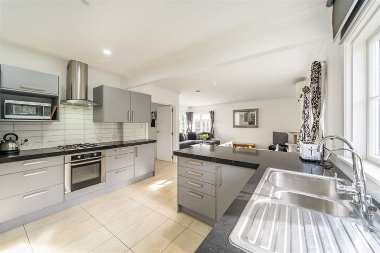 Photo of property in 1 Moeraki Road, Maoribank, Upper Hutt, 5018