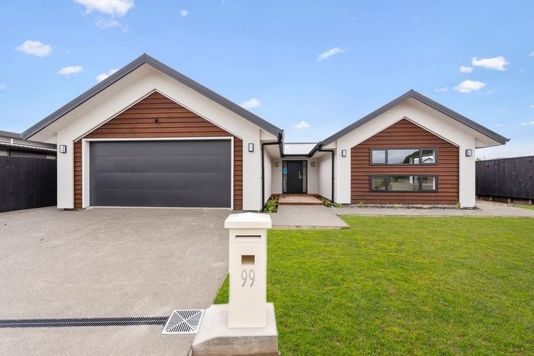 Photo of property in 99 The Drive, Paraparaumu Beach, Paraparaumu, 5032