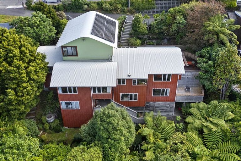 Photo of property in 12-12a Maungaraki Road, Korokoro, Lower Hutt, 5012