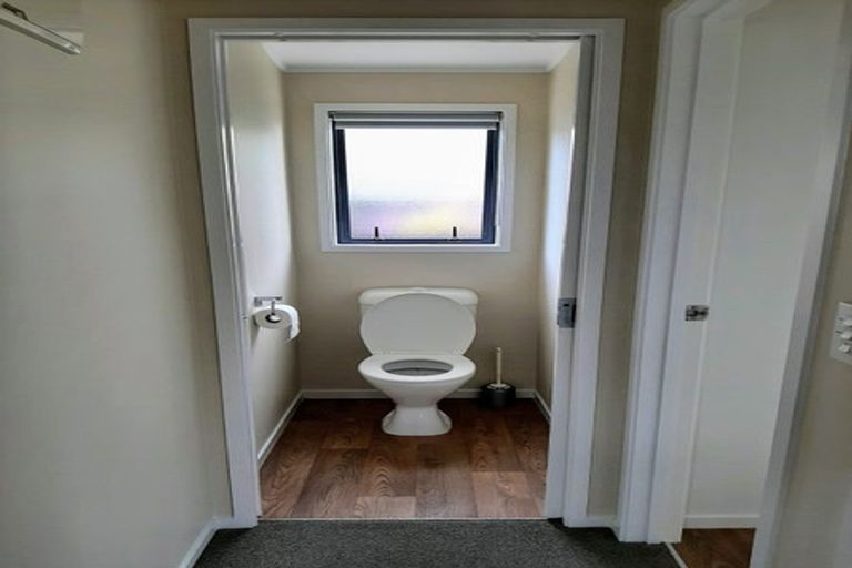 Photo of property in 39 Divich Avenue, Te Atatu South, Auckland, 0610