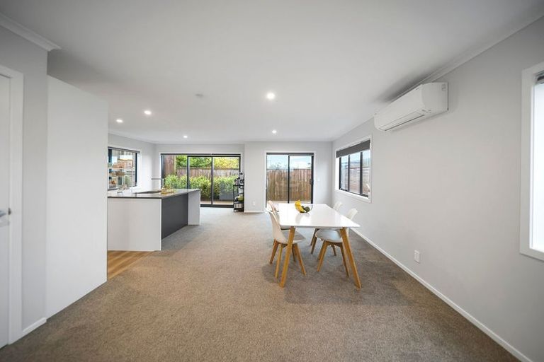 Photo of property in 29b Glanmire Road, Newlands, Wellington, 6037