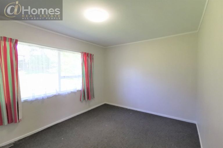 Photo of property in 44 Cedar Heights Avenue, Massey, Auckland, 0614