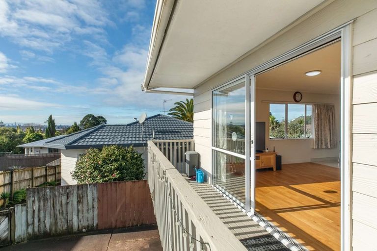 Photo of property in 2/21 Te Atatu Road, Te Atatu South, Auckland, 0610