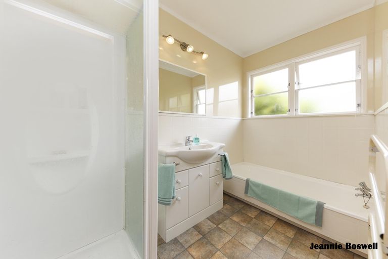 Photo of property in 43 Elmira Avenue, Hokowhitu, Palmerston North, 4410