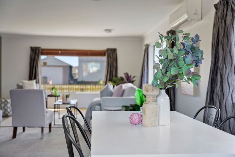 Photo of property in 6 Waihurihia Street, Otaki, 5512