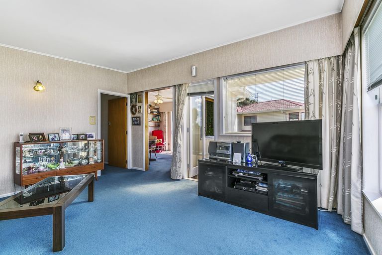 Photo of property in 193 Te Atatu Road, Te Atatu South, Auckland, 0610