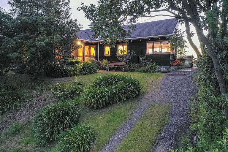 Photo of property in 41 Field Way, Waikanae Beach, Waikanae, 5036