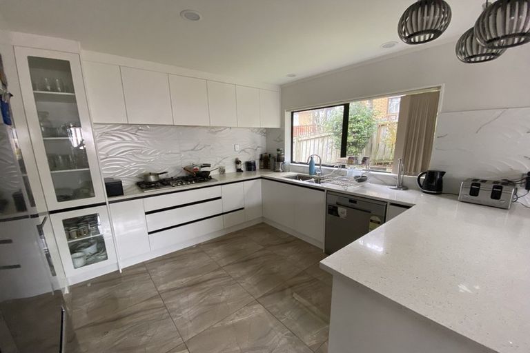 Photo of property in 208 Botany Road, Botany Downs, Auckland, 2010