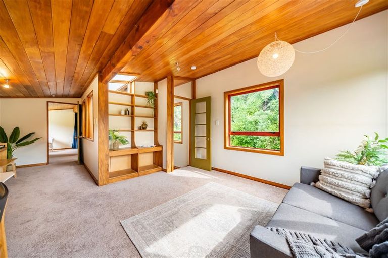 Photo of property in 63 Wyndham Road, Pinehaven, Upper Hutt, 5019