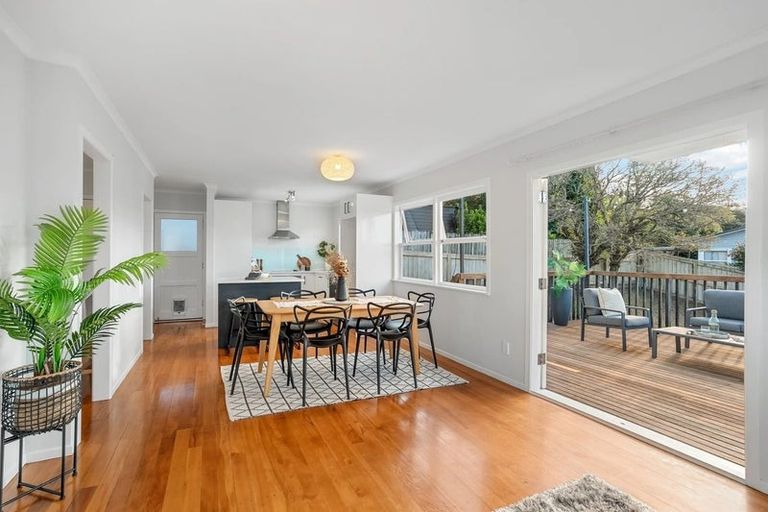 Photo of property in 8 Beswick Place, Birkdale, Auckland, 0626