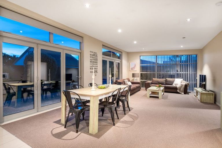 Photo of property in 73 Beach Road, North New Brighton, Christchurch, 8083
