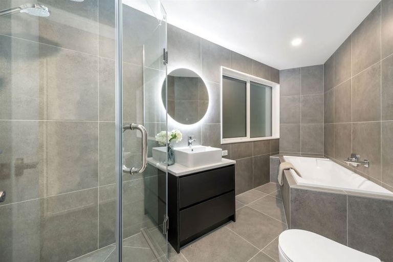 Photo of property in 15 Catalina Avenue, Rosehill, Papakura, 2113