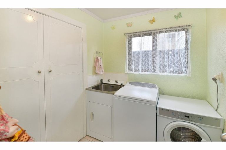 Photo of property in 34 Doment Crescent, Orewa, 0931