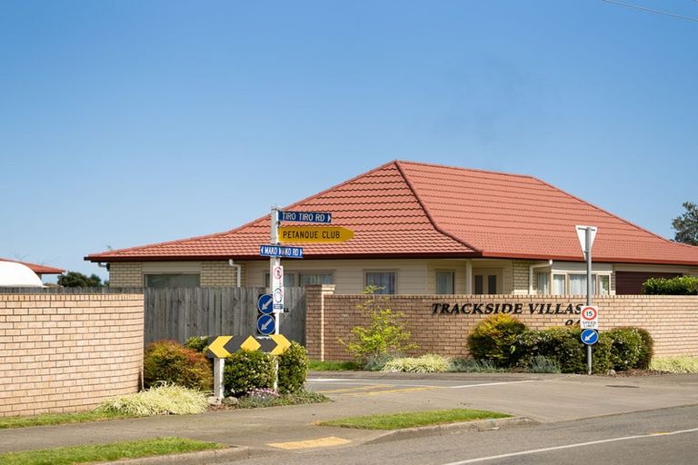 Photo of property in Trackside Villas, 22/91 Mako Mako Road, Levin, 5510