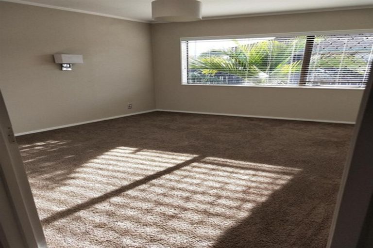 Photo of property in 22 Sturges Road, Henderson, Auckland, 0612