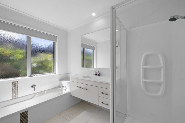 Photo of property in 4 Sawyers Way, New Plymouth, 4310