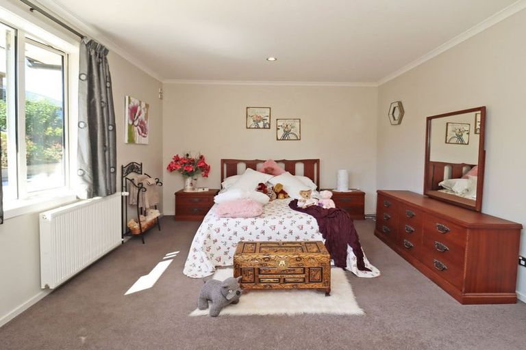 Photo of property in 17 Grove Avenue, Weston, Oamaru, 9401