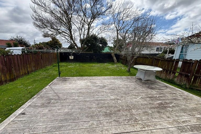Photo of property in 1/36 Taitimu Drive, Weymouth, Auckland, 2103