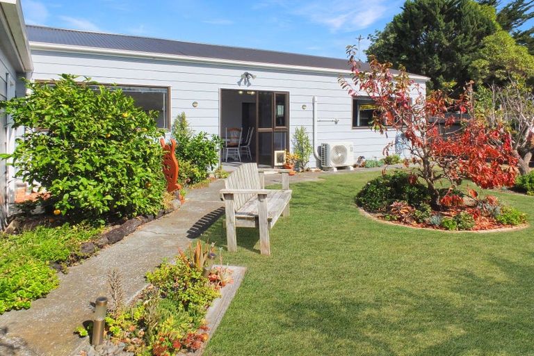Photo of property in 8b Te Awa Street, Foxton Beach, Foxton, 4815