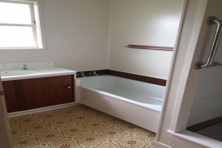 Photo of property in 2/66 Great South Road, Papakura, 2110